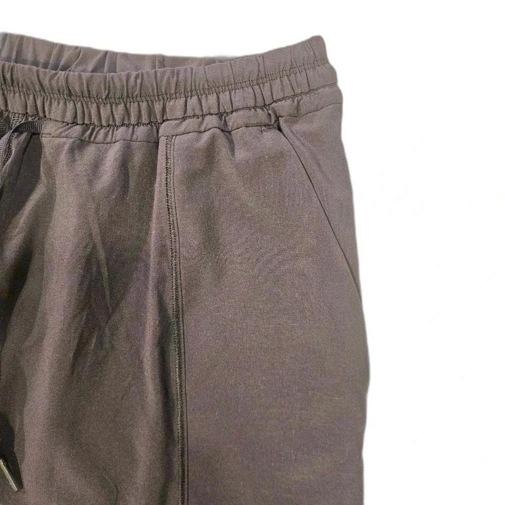 Lululemon Lightweight‎ Cropped Pants Size 8 Black Elastic Waist Inspected EUC